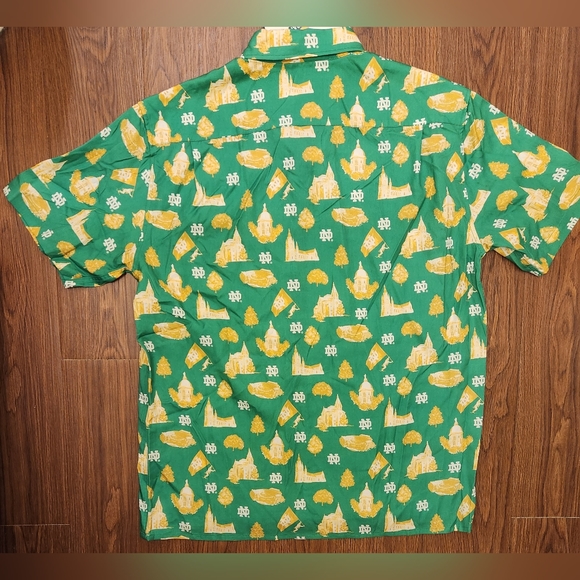 Notre Dame Fighting Irish Uscape Apparel Button Up Green Short Sleeve LARGE NWT - Picture 2 of 5